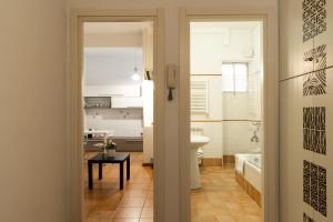 Vonios kambarys apgyvendinimo įstaigoje Mirabella Apartment