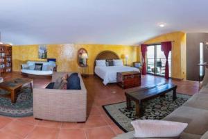 Χώρος καθιστικού στο Fabulous Oceanfront Estate, Sleeps 24 Pool Jacuzzi +86 φωτογραφίες
