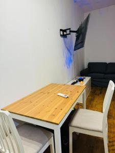 a table and chairs in a room with a couch at Estudio ROOM Madrid Centro 1 DORMITORIO PARA DOS Y SOFA in Madrid