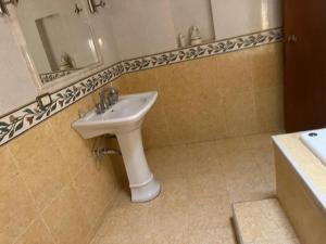 a bathroom with a sink and a mirror at Misión Vizcaya Hospedaje in Durango