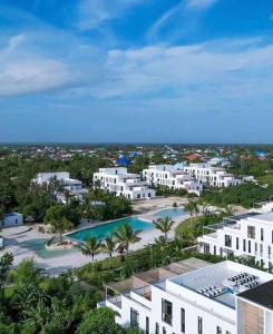 an aerial view of a resort with a swimming pool at Escape the noise in Dambani