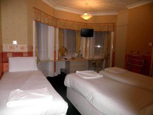 Postel nebo postele na pokoji v ubytování Serenity Hotel