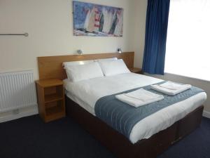 Postel nebo postele na pokoji v ubytování Serenity Hotel