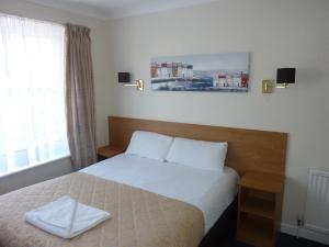 Postel nebo postele na pokoji v ubytování Serenity Hotel