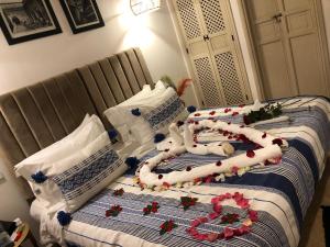 A bed or beds in a room at Riad El Marah