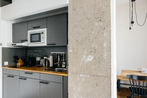 Staycity Aparthotels Leipzig City Centre的厨房或小厨房