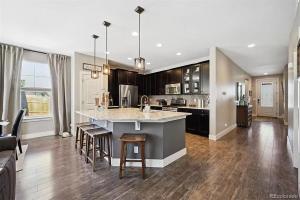 Η κουζίνα ή μικρή κουζίνα στο 4BR Home close to Airport