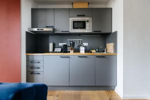 Staycity Aparthotels Leipzig City Centre的厨房或小厨房