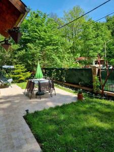 A garden outside Tündérerdő