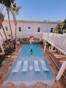 Bazén v ubytování La Jamaca - Island Vibe Hotel nebo v jeho okolí