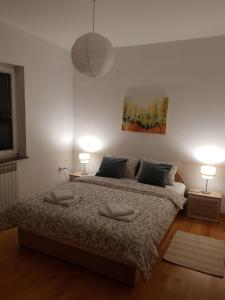 a bedroom with a large bed with two lamps at Apartman Buongiorno in Jajce