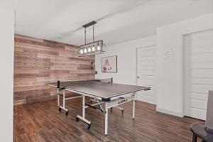 Stolní tenis v ubytování 25- Chalet à Louer à Stoneham nebo okolí
