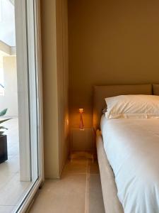 Postel nebo postele na pokoji v ubytování golden suites 2 + 21 fotografií