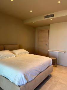 Postel nebo postele na pokoji v ubytování golden suites 2