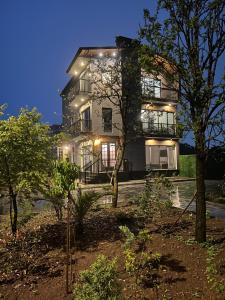 Κήπος έξω από το Villa Feel Georgia