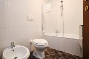 Phòng tắm tại [Hotel Cavalieri]Vista incredibile - A/C e Netflix