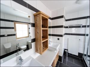 A bathroom at Ferienpark Gaal