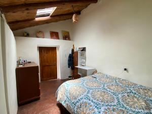 Tempat tidur dalam kamar di Casita Hierbabuena