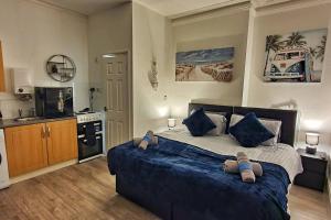 O bucătărie sau chicinetă la Seaside Studio 1 - Central location
