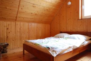 Postel nebo postele na pokoji v ubytování Domyletnie Pobierowo dom 100m2 z działką i balkonem