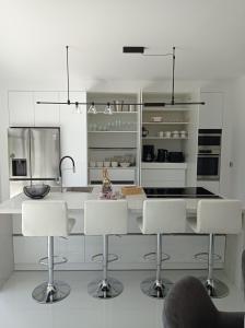 a kitchen with white counters and white appliances at La Casa Del Rio in Kymi