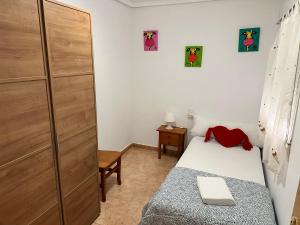 Łóżko lub łóżka w pokoju w obiekcie Homely Apartments Alcatri