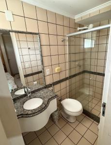 a bathroom with a toilet and a sink and a shower at Flat perto dos parques termais in Rio Quente