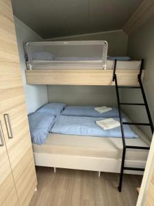 Postel nebo postele na pokoji v ubytování Marty House Drage + 37 fotografií
