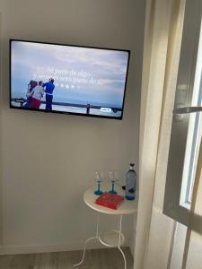 TV a/nebo společenská místnost v ubytování Suite Lithos