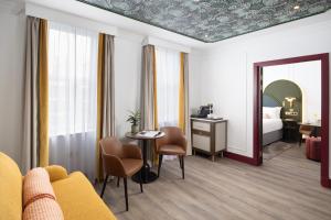 Posezení v ubytování The Welbeck Hotel by IHG