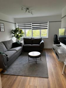 A seating area at Well Sleep Bedroom