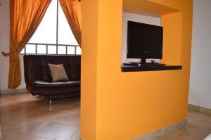 TV a/nebo společenská místnost v ubytování Hotel Tropico Real Mesitas