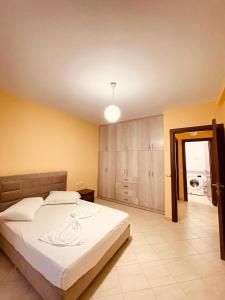 a bedroom with a bed and a washer and dryer at Heraklius Apartament in Sarandë