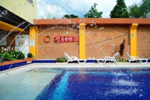 Bazén v ubytování Hotel Tropico Real Mesitas nebo v jeho okolí