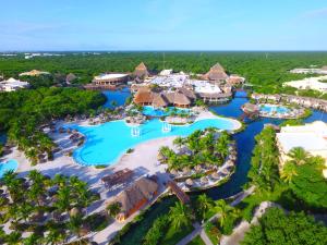 uma vista aérea do resort em Grand Palladium White Sand Resort & Spa - All Inclusive em Akumal