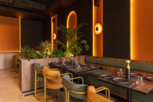 DIAGONAL HOTEL餐厅或其他用餐的地方