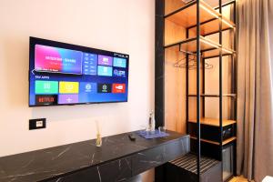 TV a/nebo společenská místnost v ubytování Ionian's Breeze Hotel