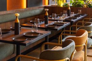 DIAGONAL HOTEL餐厅或其他用餐的地方