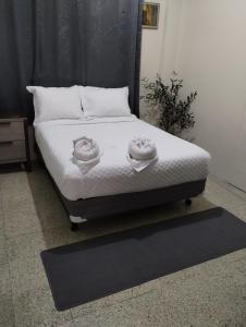 เตียงในห้องที่ Boricua Guest House Apartment