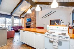 Fotografie z fotogalerie ubytování Happy Daze Big Space Near Village Lots of fun Hot Tub v destinaci Blue Mountains