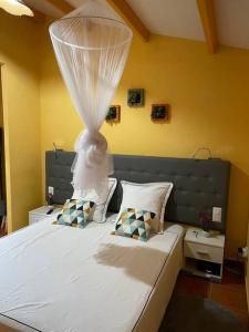 Postel nebo postele na pokoji v ubytování La Ruche - Bungalow avec vue mer