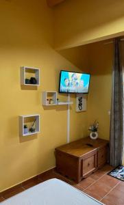 TV a/nebo společenská místnost v ubytování La Ruche - Bungalow avec vue mer