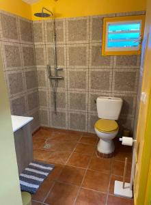 Koupelna v ubytování La Ruche - Bungalow avec vue mer