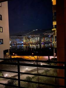 a view of a city at night at Nydelige Damsgårdsveien, 3-roms moderne leilighet! in Bergen