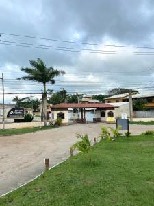 a parking lot in front of a building at Pousada Recanto Beach House - Cabo Frio - Unamar in Tamoios