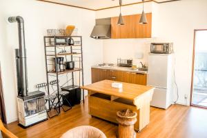 Dapur atau dapur kecil di TOYA ONSEN VILLA