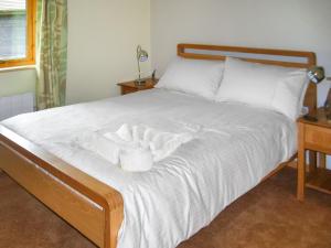 Una cama o camas en una habitación de Melbury Chalet - Uk47156