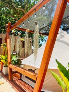 Zahrada ubytování Natures Edge Beachfront Luxury Glamping Koh Tao + 5 fotografií