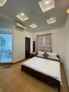 Giường trong phòng chung tại Du Hung 1 Hotel