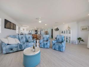 Area soggiorno di Seabourn Unit 702 Caloundra QLD